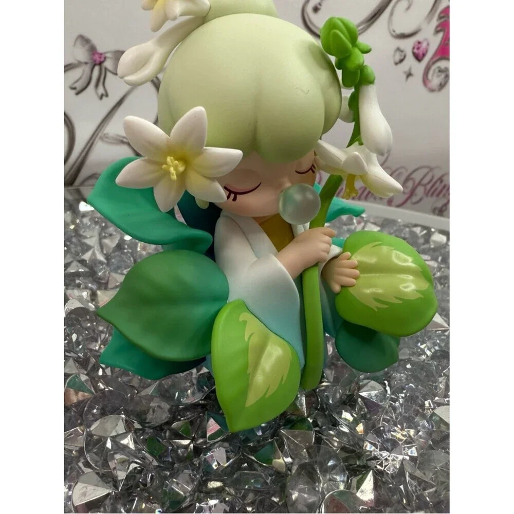 Rolife Nanci doll flower Pastel Green Floral Vinyl Figurine with White Blooms